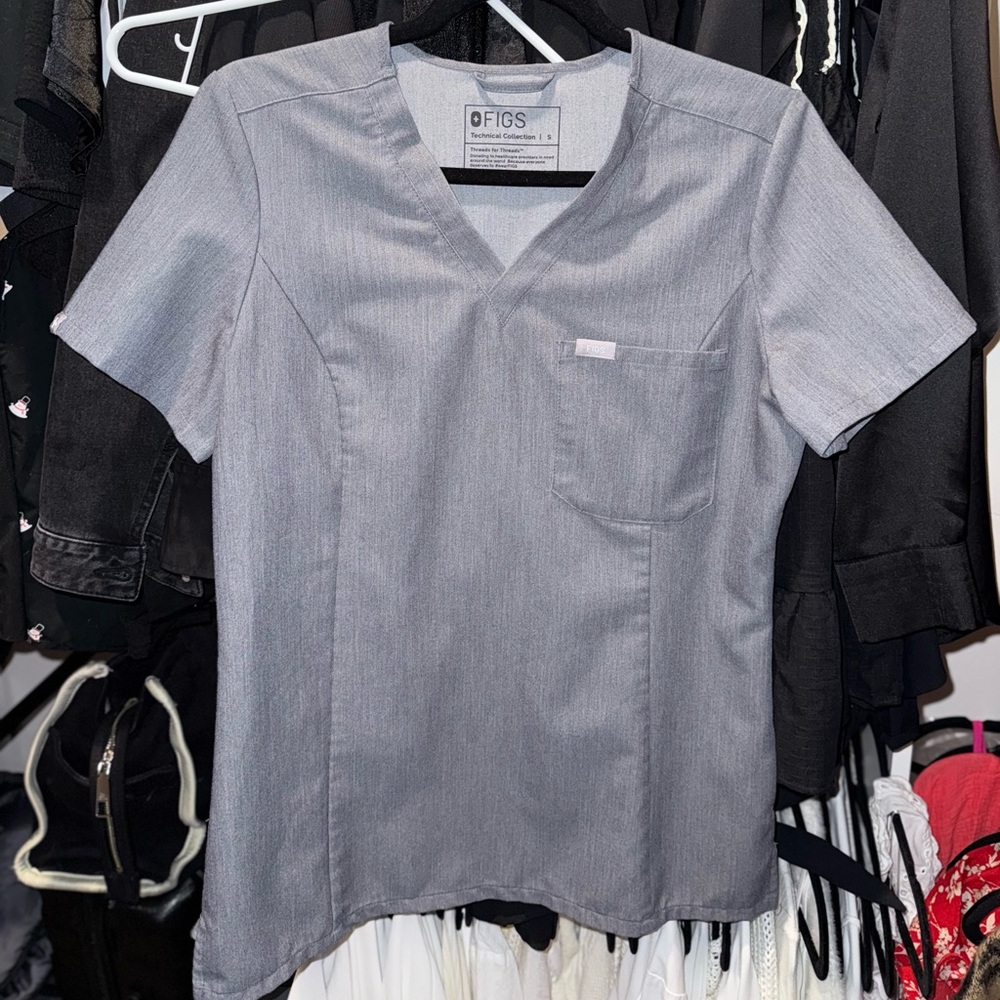 FIGS Catarina Small Graphite Scrub Top